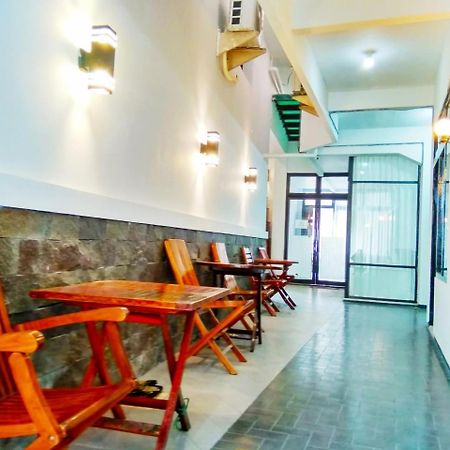 Hotel Keluarga Djagalan Raya スラバヤ エクステリア 写真