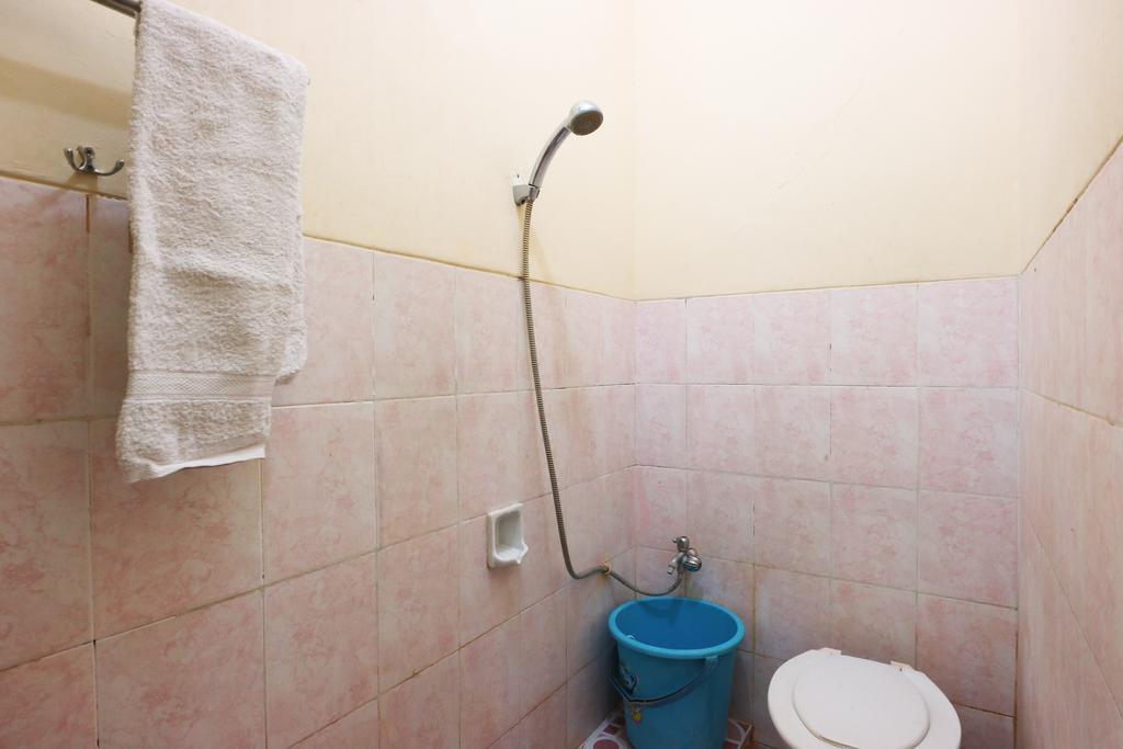 Hotel Keluarga Djagalan Raya スラバヤ エクステリア 写真