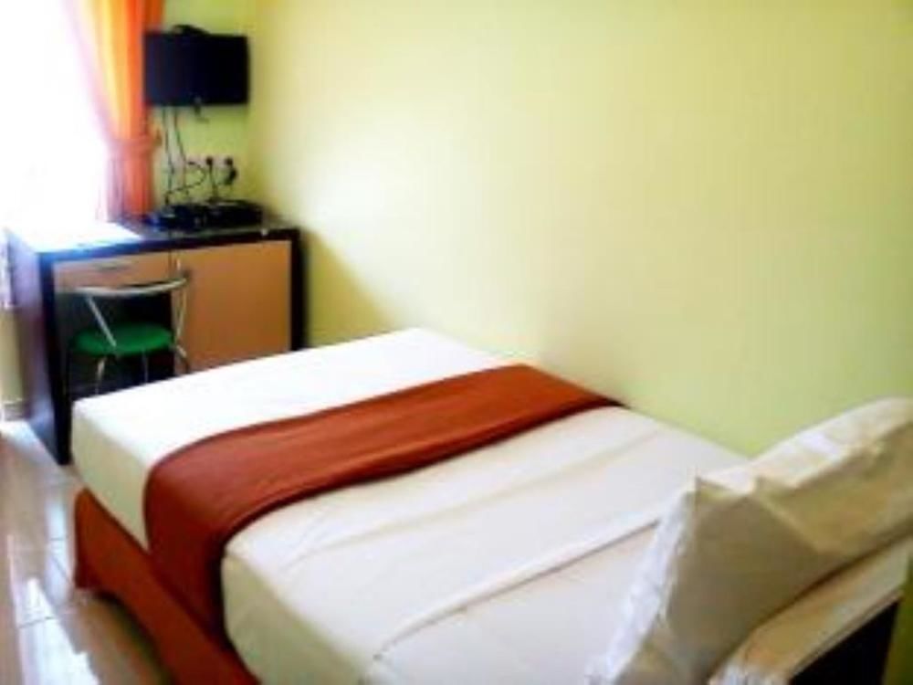 Hotel Keluarga Djagalan Raya スラバヤ エクステリア 写真
