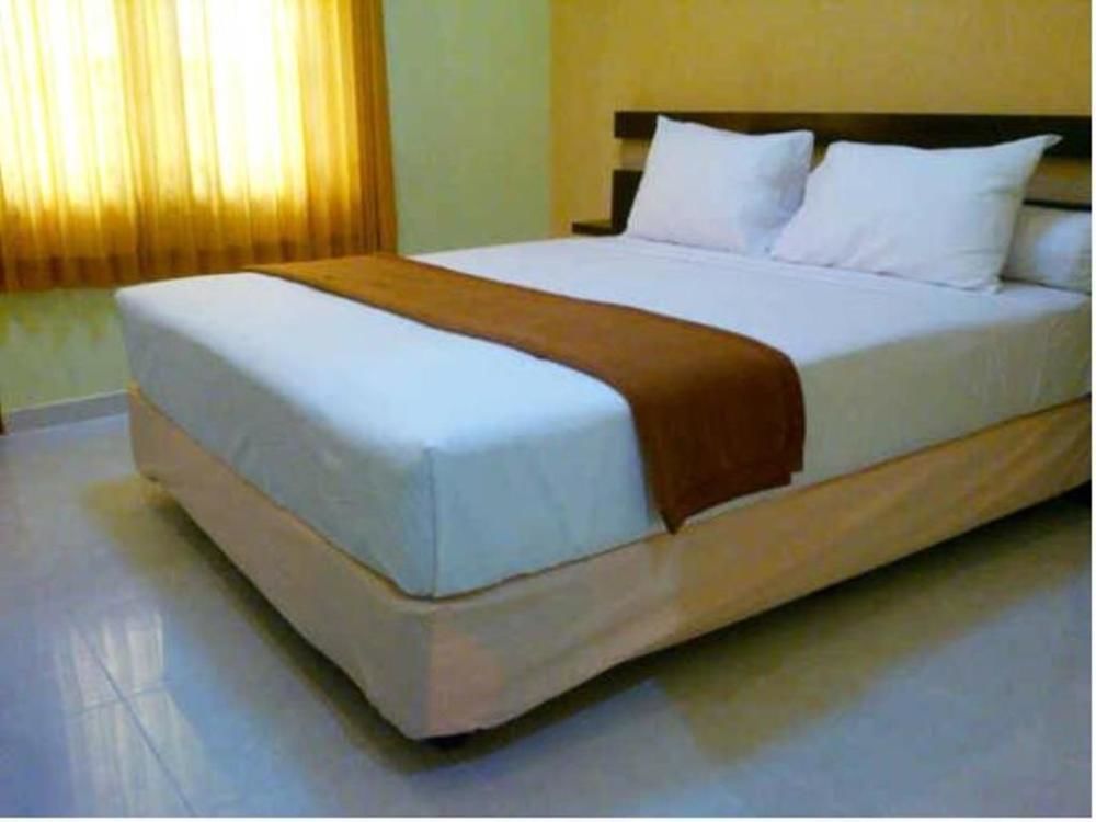 Hotel Keluarga Djagalan Raya スラバヤ エクステリア 写真