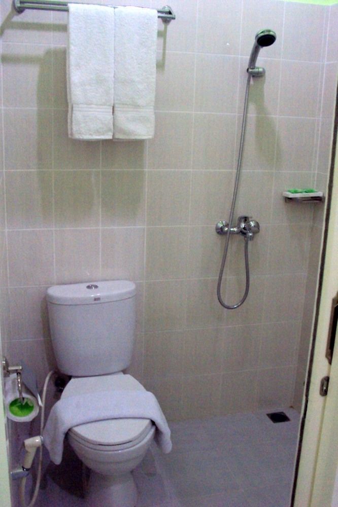Hotel Keluarga Djagalan Raya スラバヤ エクステリア 写真