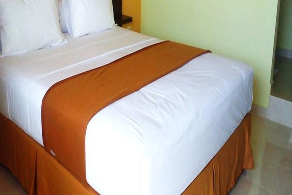 Hotel Keluarga Djagalan Raya スラバヤ エクステリア 写真